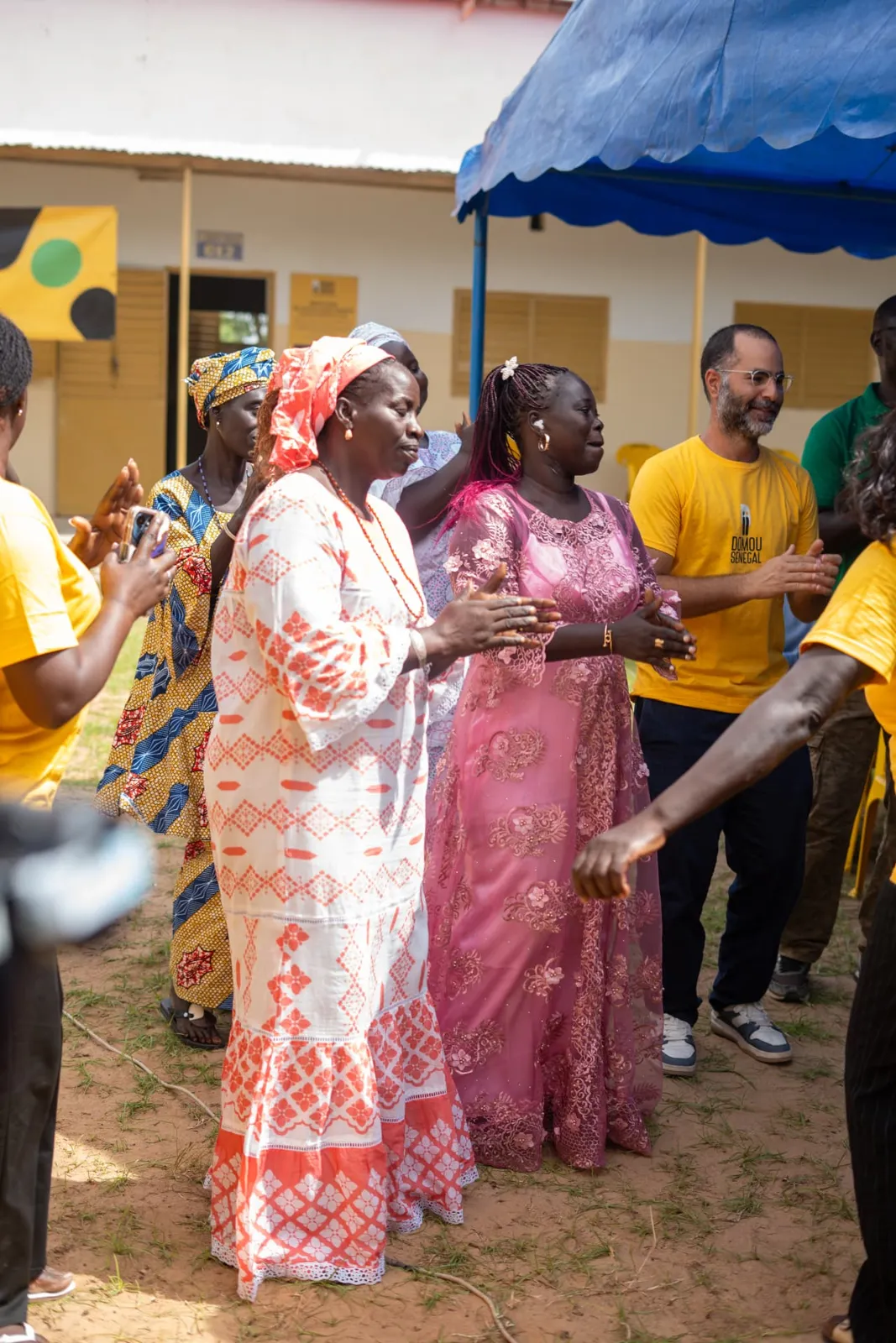 Danse et célébration pendant l'inauguration