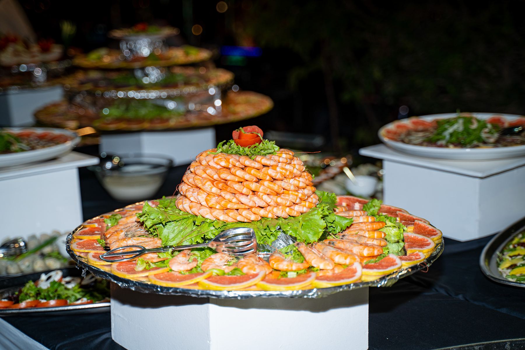Pièce montée de crevettes au buffet du mariage
