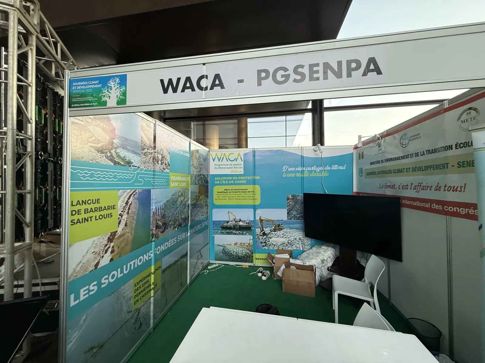 Stand WACA–PGSENPA installé, vue 4