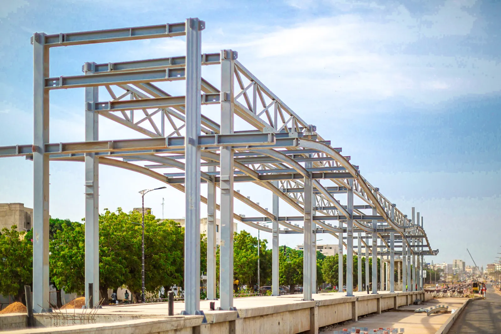 Structure de toiture ondulée d'une station du BRT