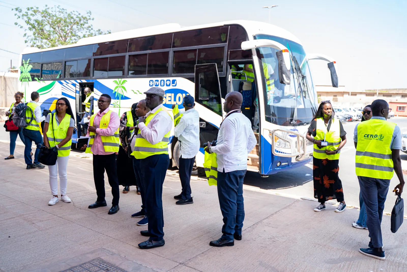 Arrivée des participants en bus