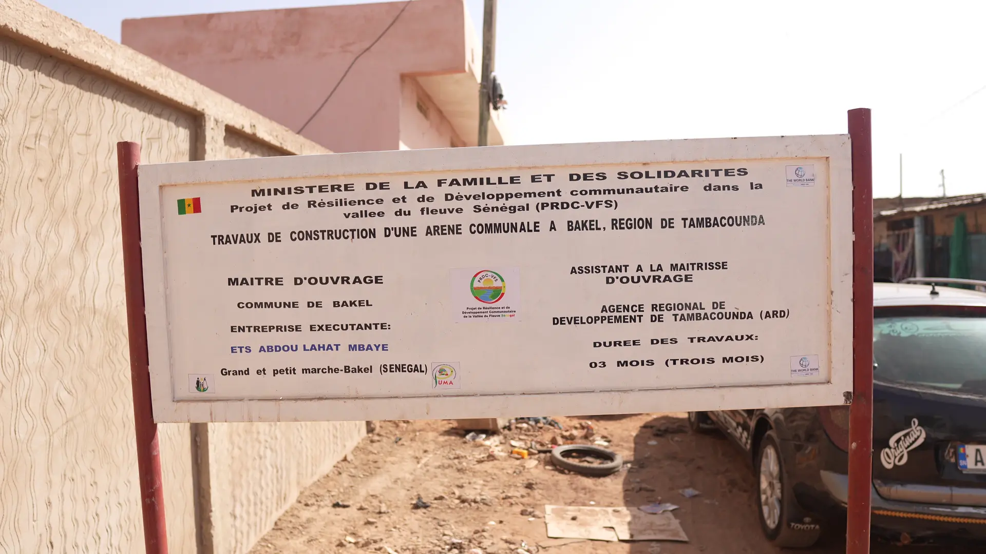 Panneau des travaux de l'arène communale de Bakel
