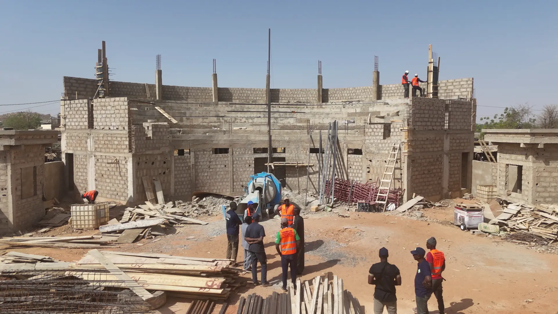 Chantier de l'arène communale de Bakel et visite des équipes