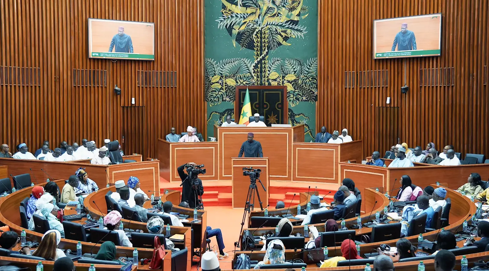 Vue d’ensemble de l’hémicycle en séance
