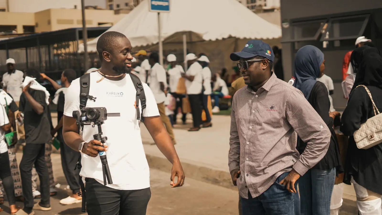Abdou Karim Gaye en tournage lors d'un événement du BRT