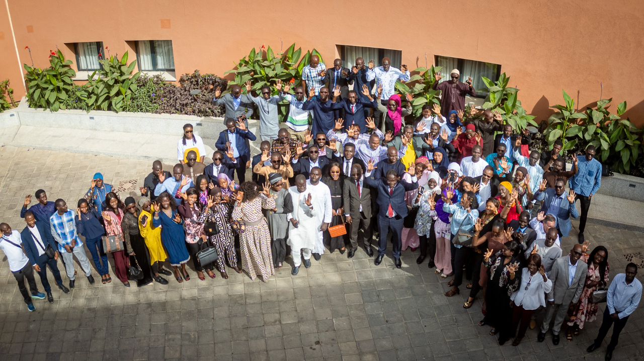Photo de groupe des participants vue d'en haut