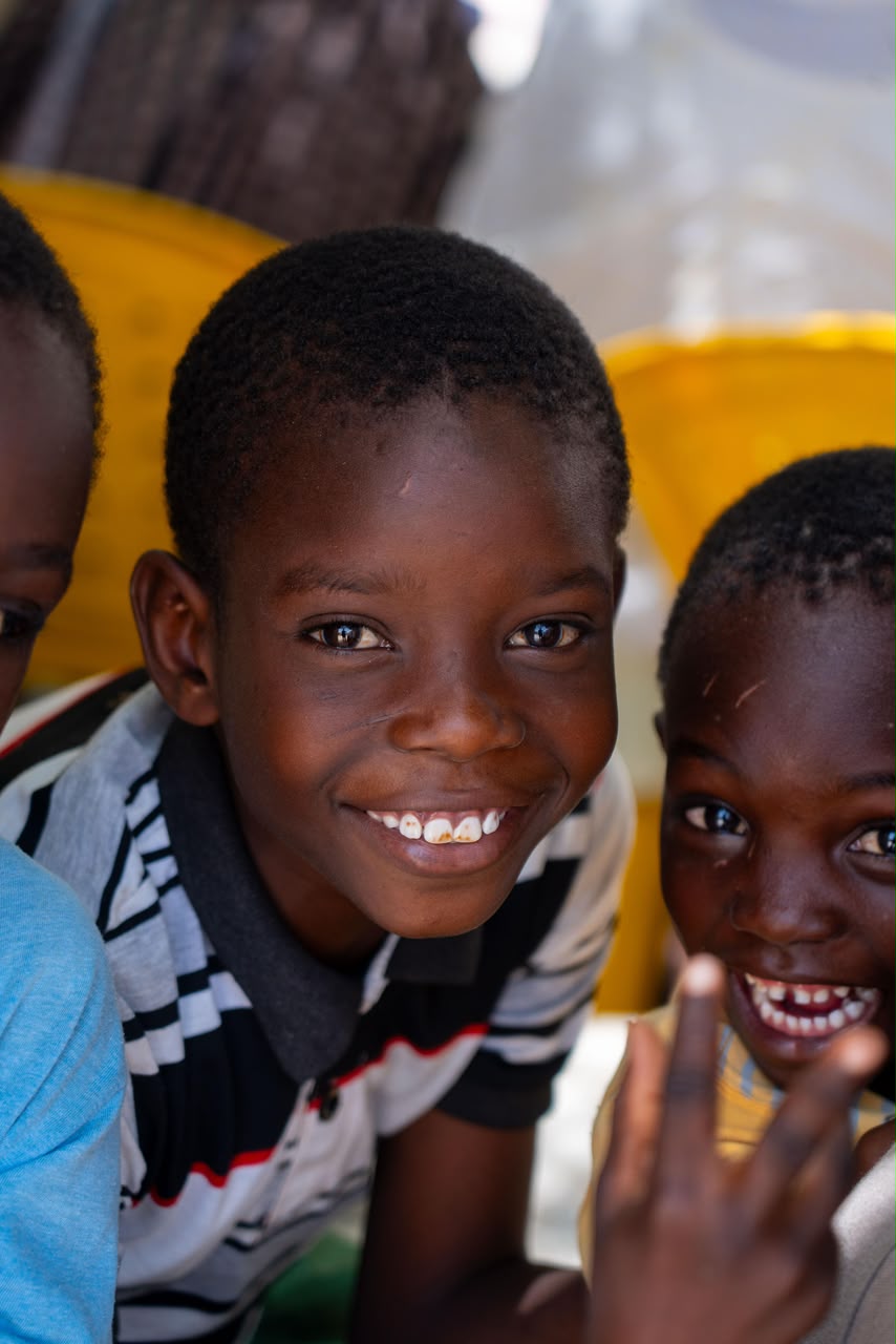 Enfants souriants lors d'une action Domou Sénégal