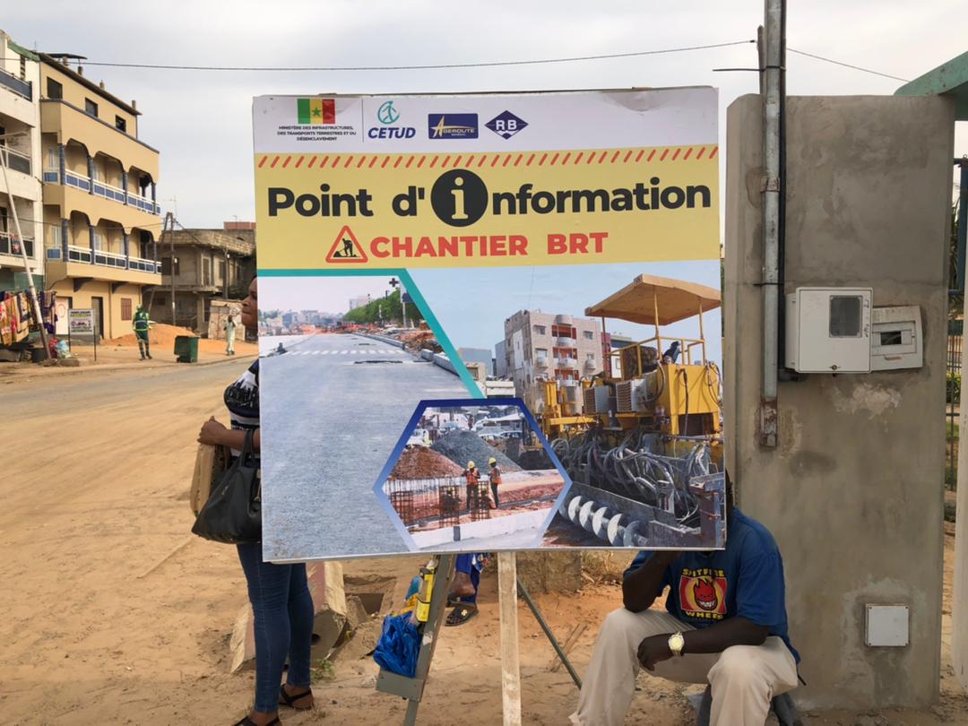 Panneau Point d'information Chantier BRT au bord de la route