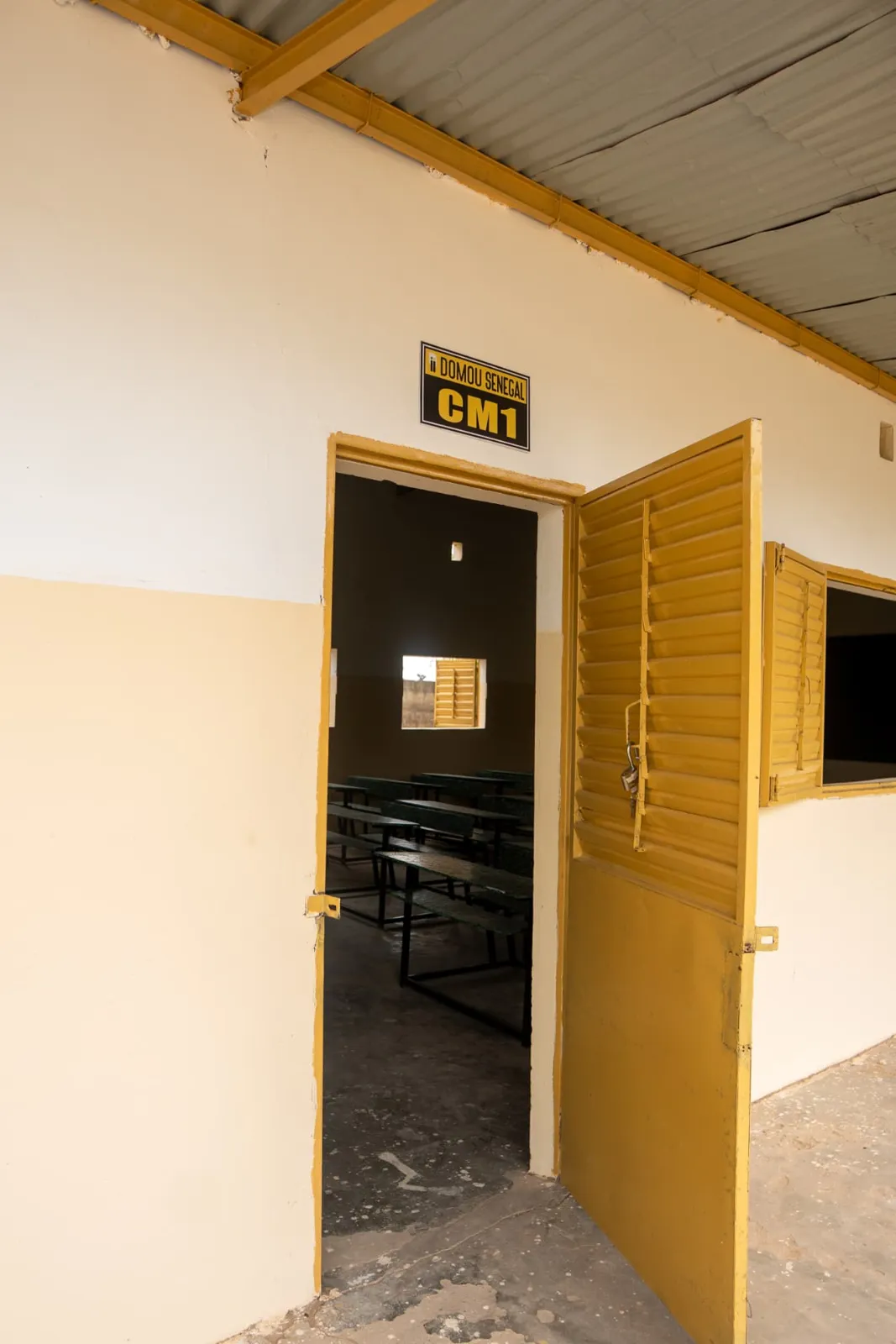 Porte réhabilitée de la classe de CM1