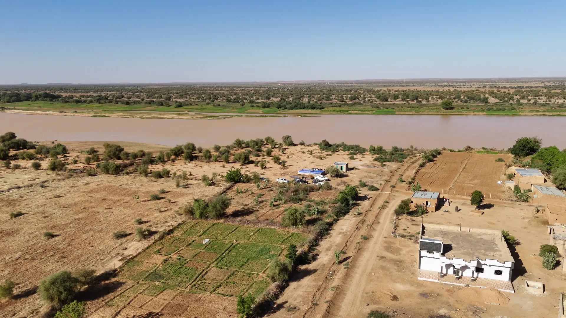 Village au bord du fleuve Sénégal, vu du ciel